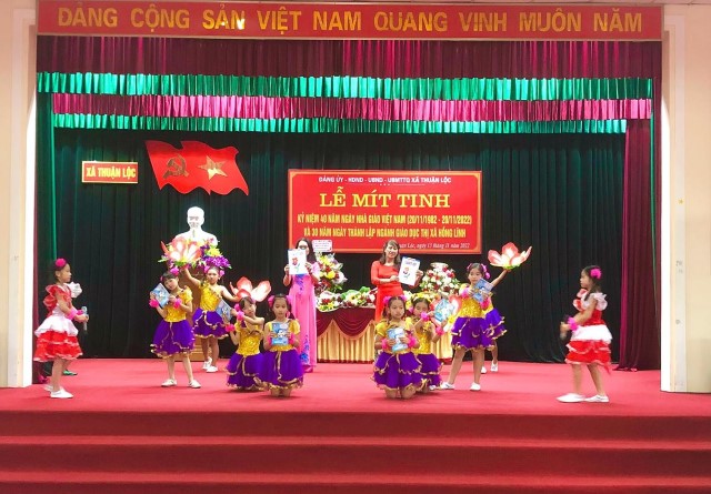 Xã Thuận Lộc tổ chức Lễ mit tinh kỷ niệm 40 năm ngày nhà giáo Việt Nam và 30 năm thành lập ngành Giáo dục thị xã Hồng Lĩnh